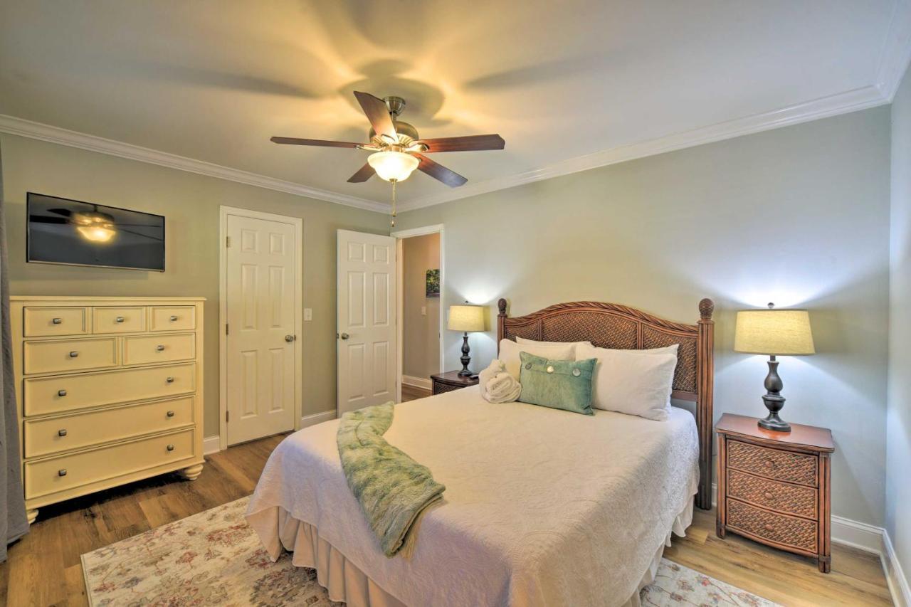 Charming House With Patio, 3 Half Mi To Beach! チャールストン エクステリア 写真