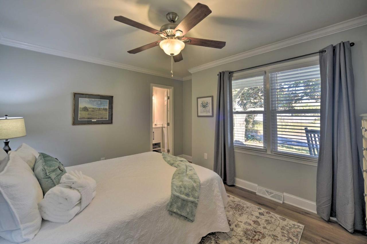 Charming House With Patio, 3 Half Mi To Beach! チャールストン エクステリア 写真