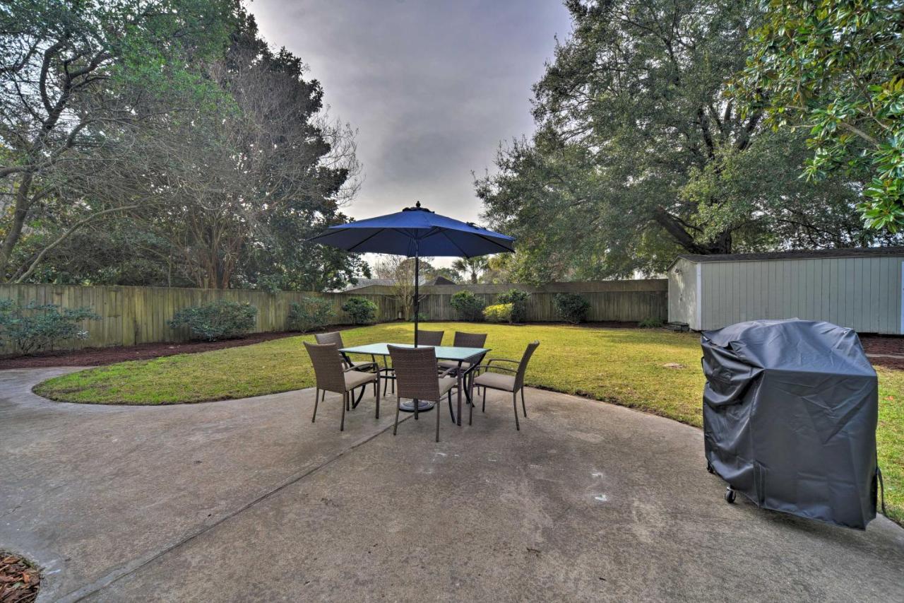 Charming House With Patio, 3 Half Mi To Beach! チャールストン エクステリア 写真