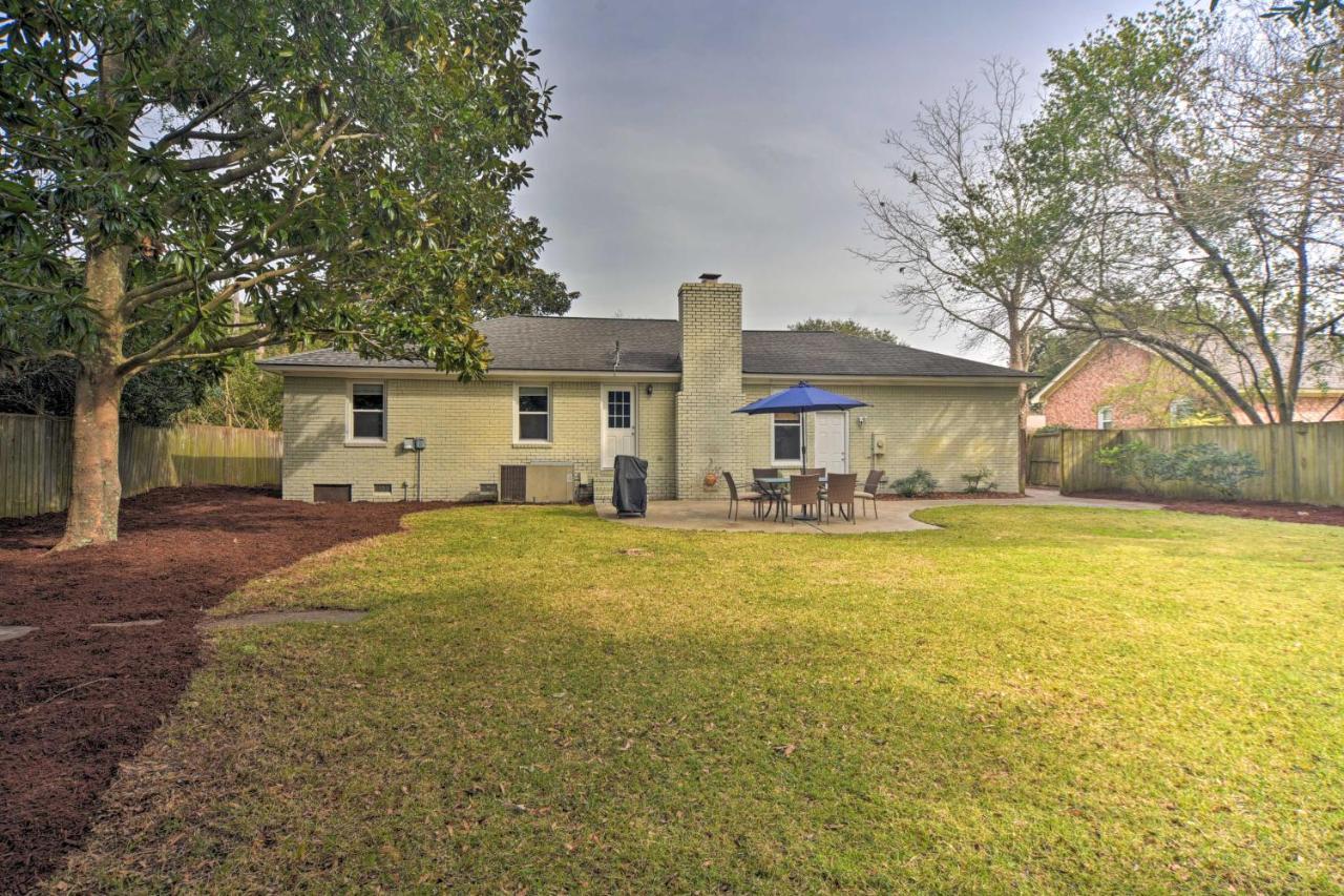 Charming House With Patio, 3 Half Mi To Beach! チャールストン エクステリア 写真