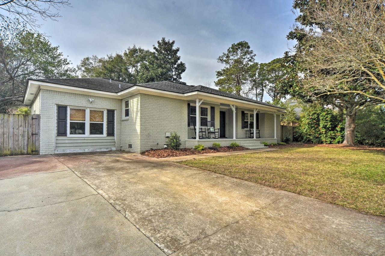 Charming House With Patio, 3 Half Mi To Beach! チャールストン エクステリア 写真